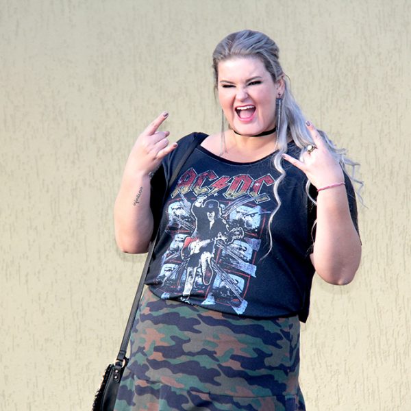 Look plus size que combina as tendências militar e rocker com peças da Chica Bolacha