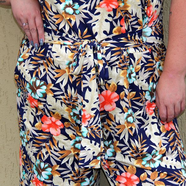 Veja este look do dia com macacão pantacourt plus size que é super confortável e versátil para ser usado em diversas estações!