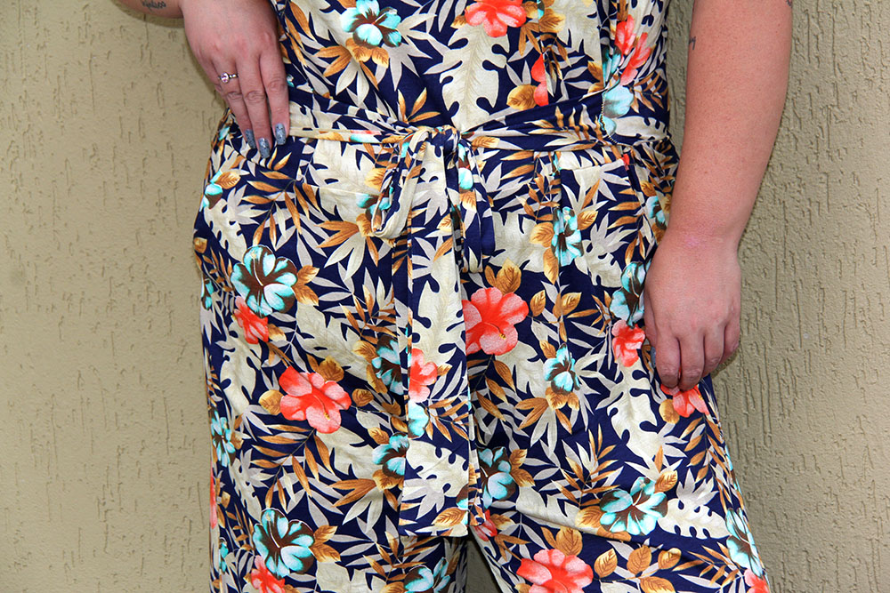 Veja este look do dia com macacão pantacourt plus size que é super confortável e versátil para ser usado em diversas estações!